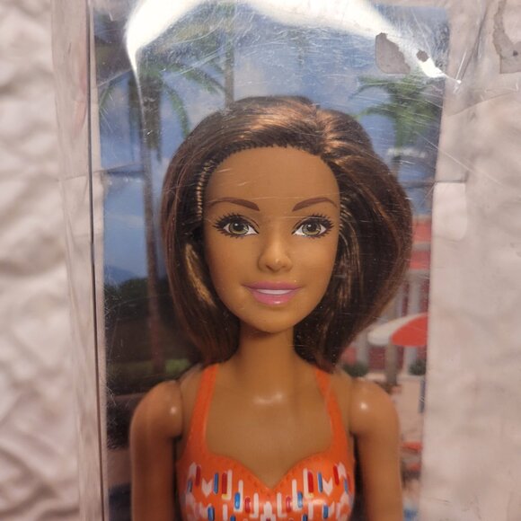 Gift with Barbie Purchase! 2015 swimming Barbie - Picture 4 of 16